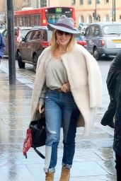 Kylie Minogue Street Style - Out in London 01/15/2018