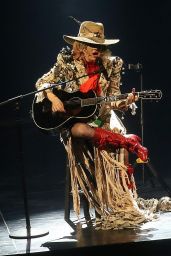 Lady Gaga - Performs Live in Milan