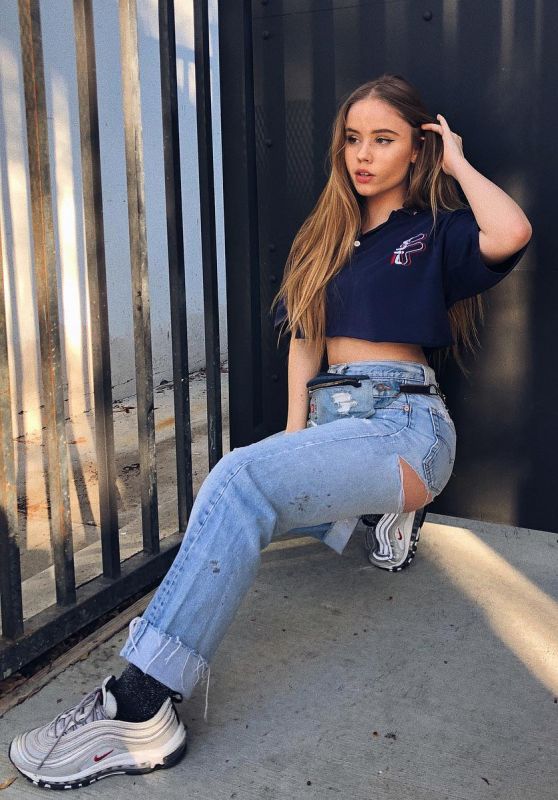 Lexee Smith - Social Media 01/17/2018