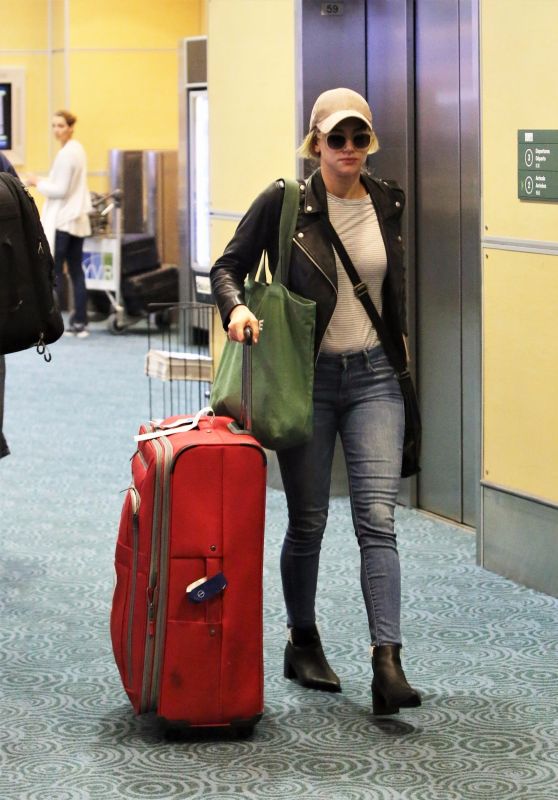 Lili Reinhart and Cole Sprouse Arriving Back in Vancouver 01/10/2018