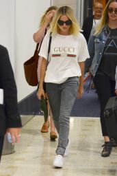 Margot Robbie in Casual Outfir Arriving in Sydney