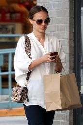 Natalie Portman at a Local Bakery in Los Angeles