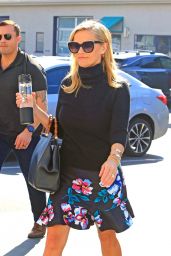 Reese Witherspoon is Stylish - Out in Los Angeles 01/10/2018