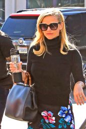 Reese Witherspoon is Stylish - Out in Los Angeles 01/10/2018