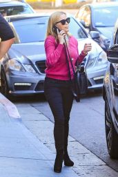 Reese Witherspoon Out on a Stroll in Los Angeles