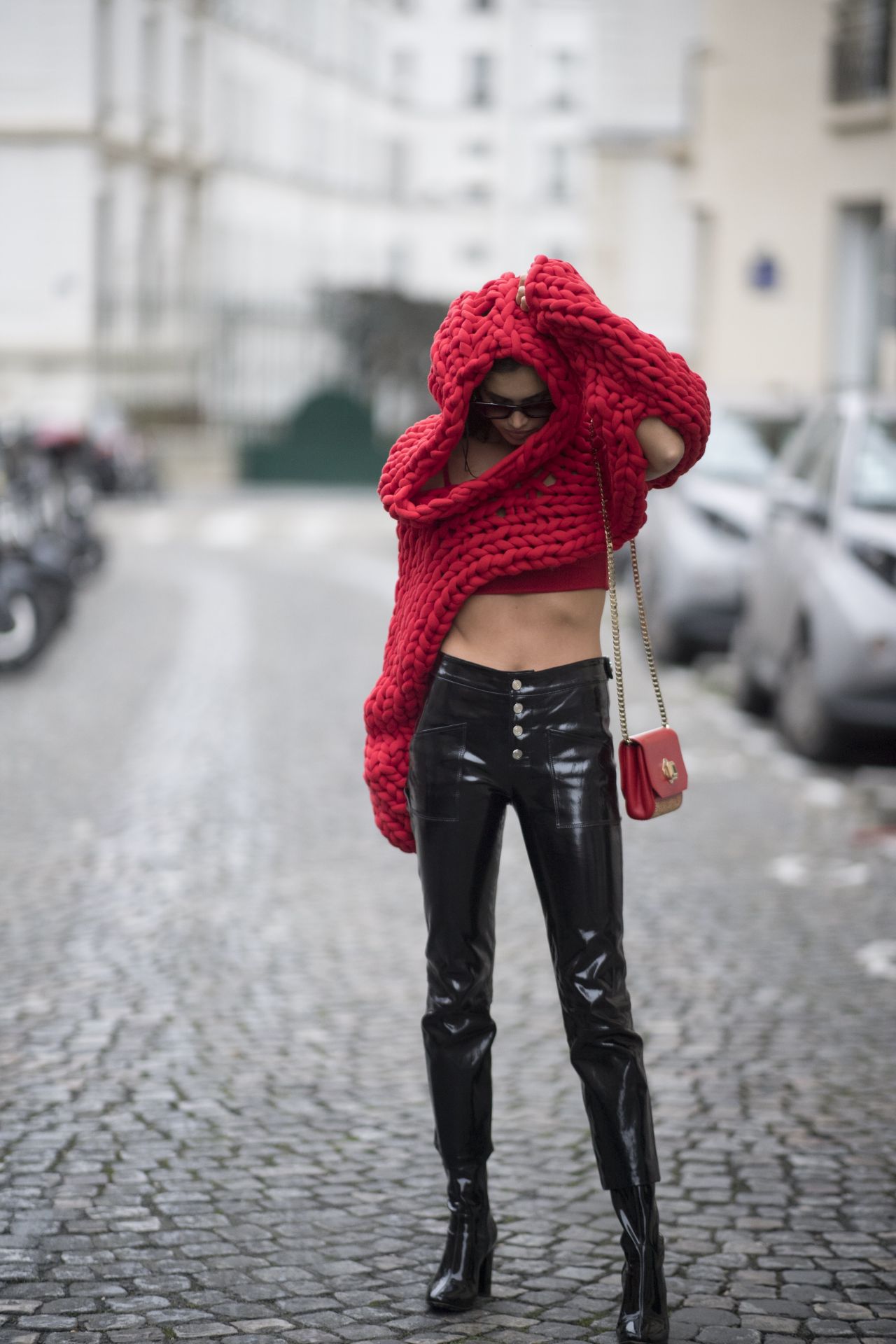 Sara Sampaio Street Fashion - Paris Fashion Week 01/23 ...