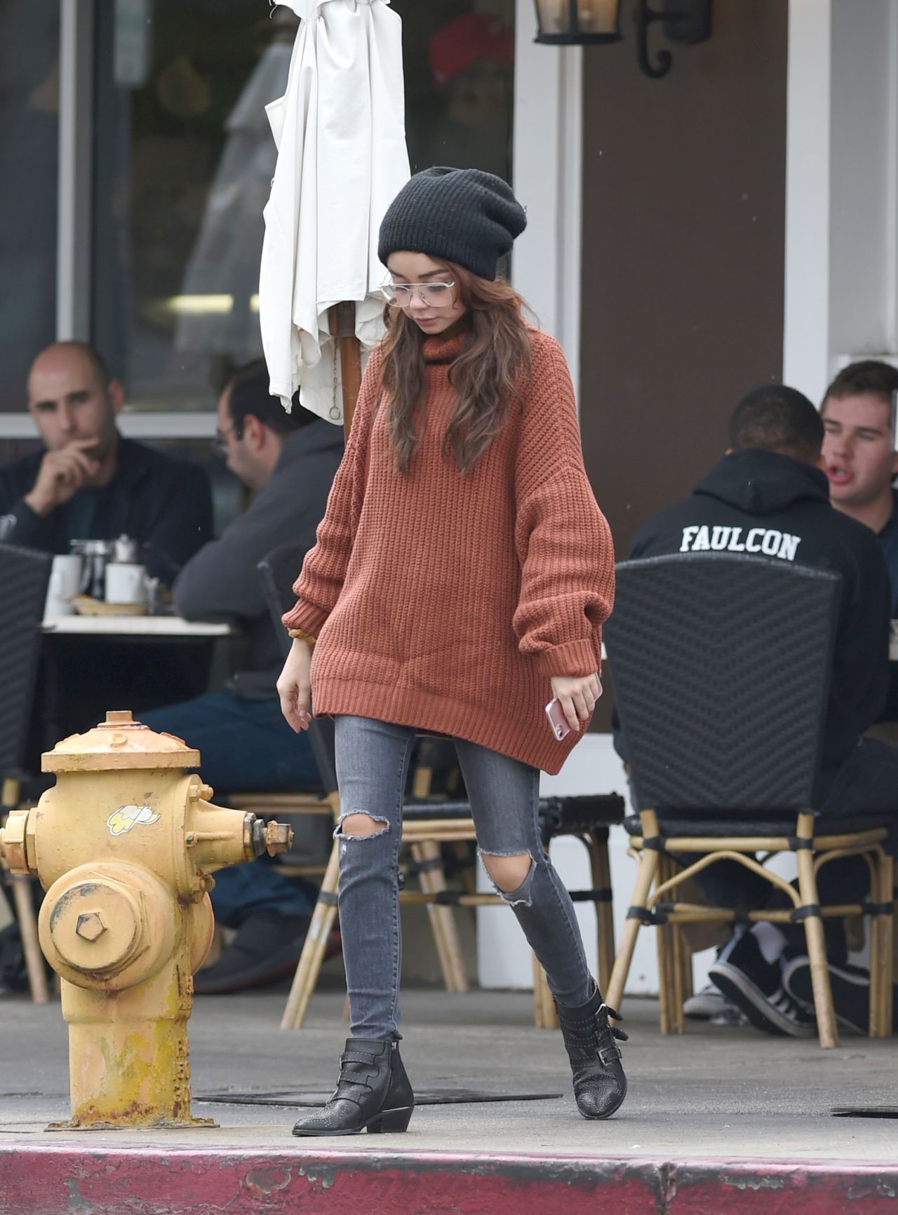 Sarah Hyland Street Style Goes To A Cafe With Wells Adams In La