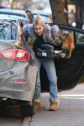 Sienna Miller in Winter Outfit - Unloading a Car in the West Village