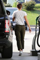 Sofia Richie in Casual Outfit at a Gas Station in Calabasas