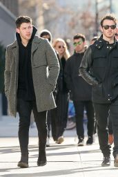 Sophie Turner, Joe Jonas, Nick Jonas & Kevin Jonas - Have Lunch in New York