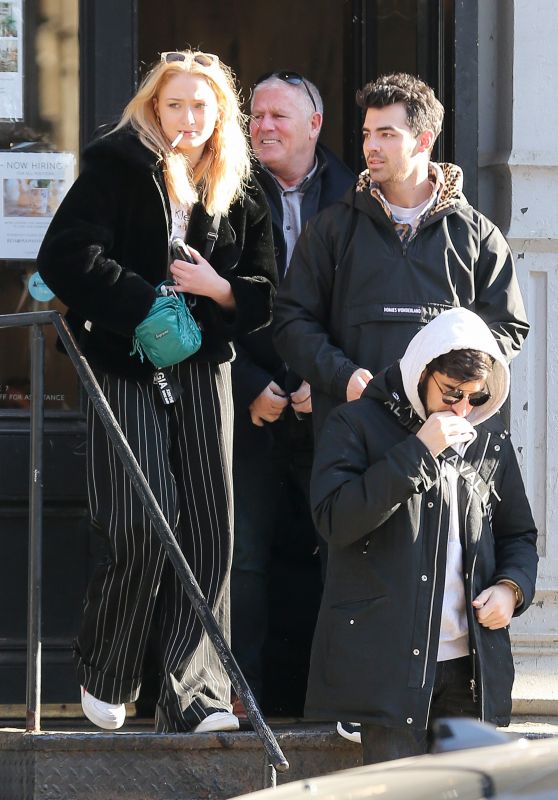 Sophie Turner, Joe Jonas, Nick Jonas & Kevin Jonas - Have Lunch in New York