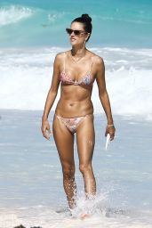 Alessandra Ambrosio in Bikini on Holiday on the Bahamas