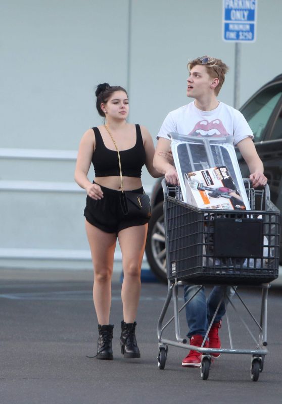 Ariel Winter - Out for Groceries in LA