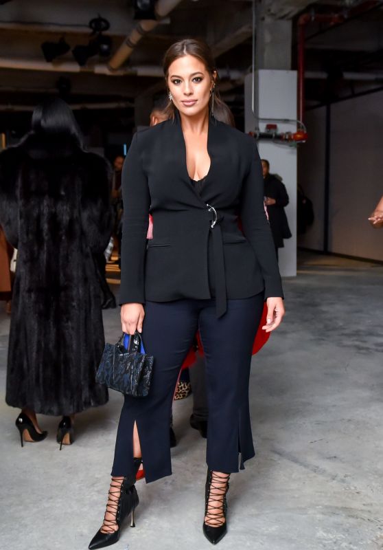 Ashley Graham – Cushnie Et Ochs Fashion Show in NYC 02/09/2018