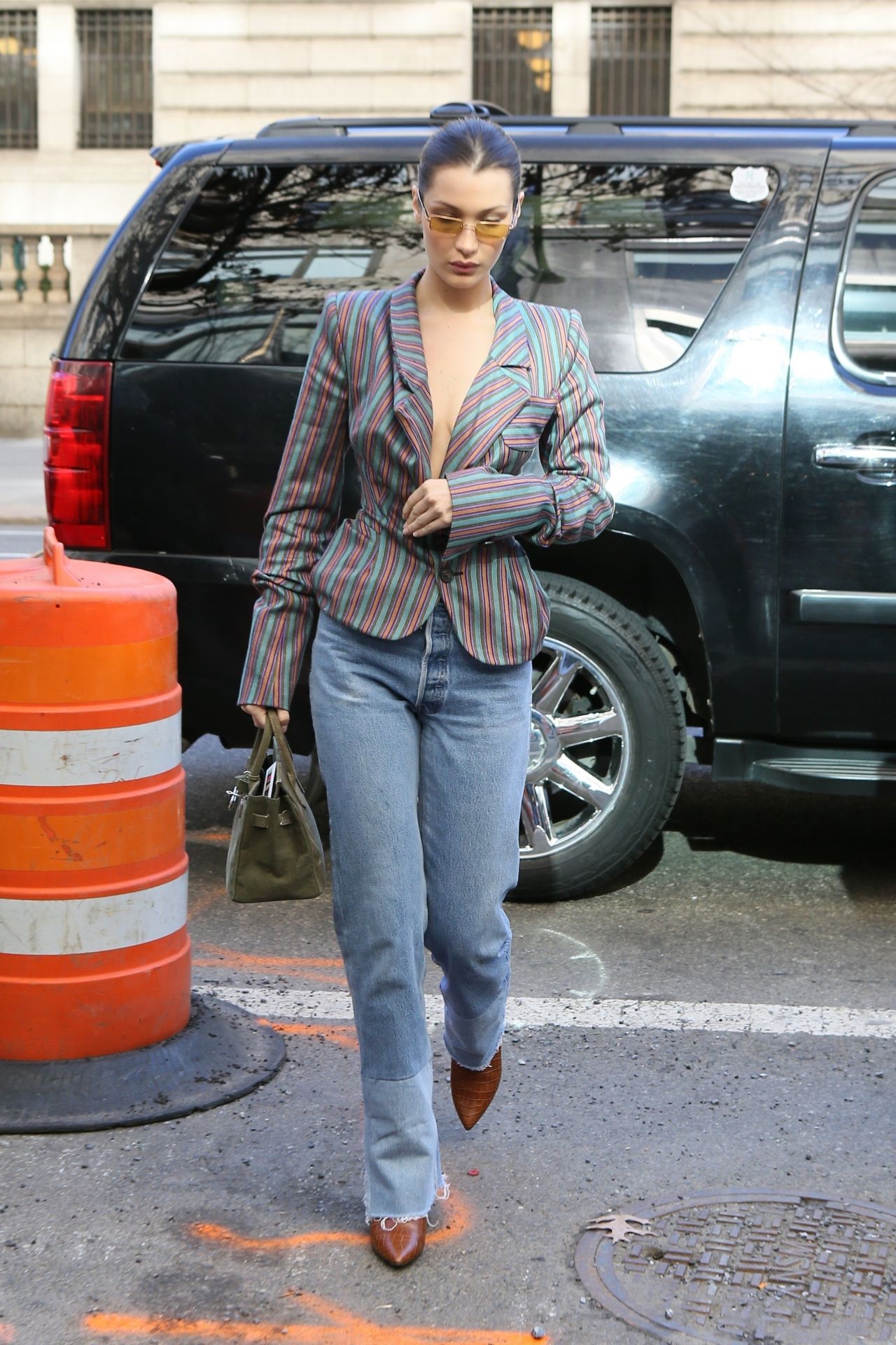 Bella Hadid in Casual Outfit in New York City 02/12/2018 • CelebMafia