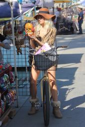 Blanca Blanco New Blonde Hairstyle - Bike Ride Along Venice Beach Boardwalk