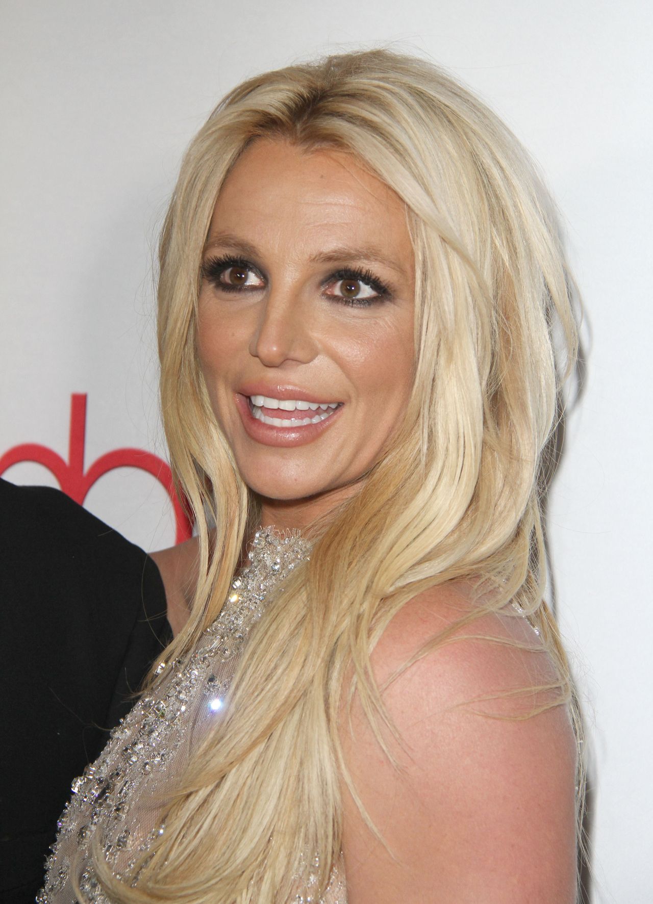 britney-spears-2018-hollywood-beauty-awards-in-la-14.jpg