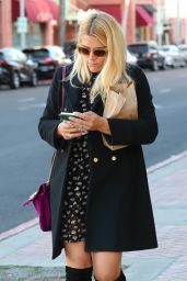Busy Philipps - Shows Off Her Pill Bottle Smartphone Cover in Beverly Hills