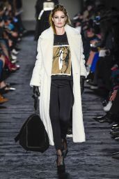 Doutzen Kroes Walks Max Mara Fashion Show in Milan 02/22/2018