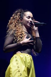 Ella Eyre Performs Live at Manchester Arena