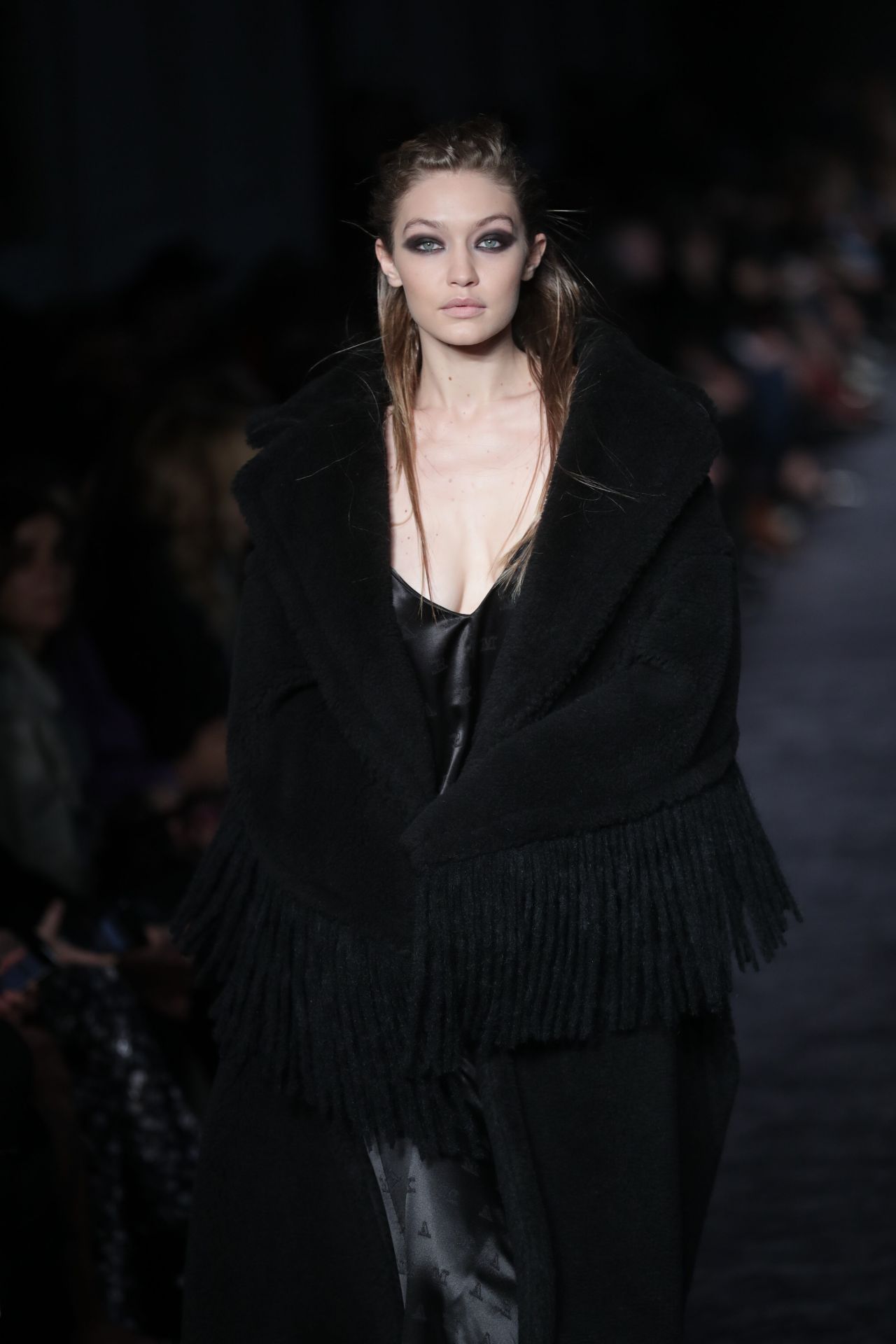 Gigi Hadid Supermodel Runway Walk - Max Mara Fashion Show in Milan 02 ...