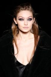 Gigi Hadid Supermodel Runway Walk - Max Mara Fashion Show in Milan 02/22/2018