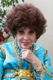 Gina Lollobrigida – Visits the HFPA Offices in Los Angeles