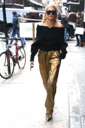 Hailey Baldwin Street Fashion - New York City 02/09/2018