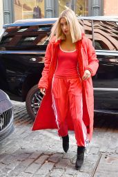 Hailey Baldwin Style and Fashion - NYC 02/08/2018