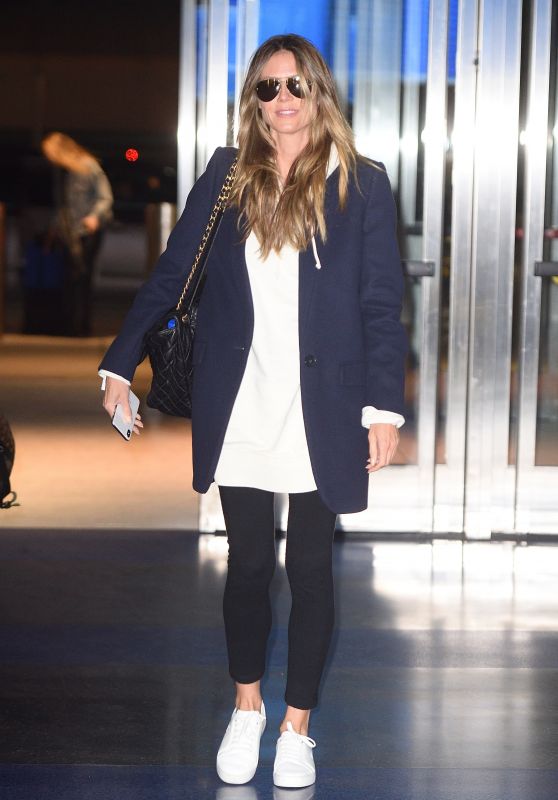 Heidi Klum - Catches a Flight out of JFK in New York