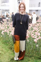 Julianne Moore – Tory Burch Fashion Show Fall Winter 2018 in NYC