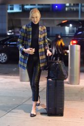 Karlie Kloss - Arrives at JFK Airport in NYC
