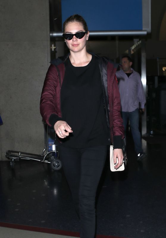 Kate Upton - Arrives at LAX in Los Angeles 02/01/2018