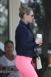 Kate Upton in Leggings - Beverly Hills 02/05/2018