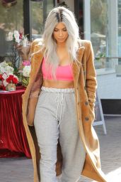 Kim Kardashian - Stops by XO Bloom Flower Shop in Calabasas