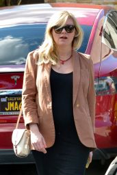 Kirsten Dunst at the Hair salon in West Hollywood 02/13/2018