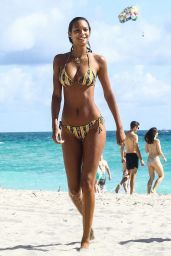 Lais Ribeiro Hot in Bikini on the Beach in Miami