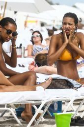 Lais Ribeiro in Bikini Sunbath at the Beach in Miami
