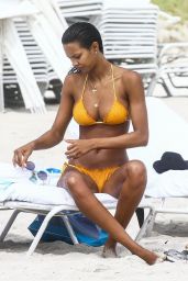 Lais Ribeiro in Bikini Sunbath at the Beach in Miami