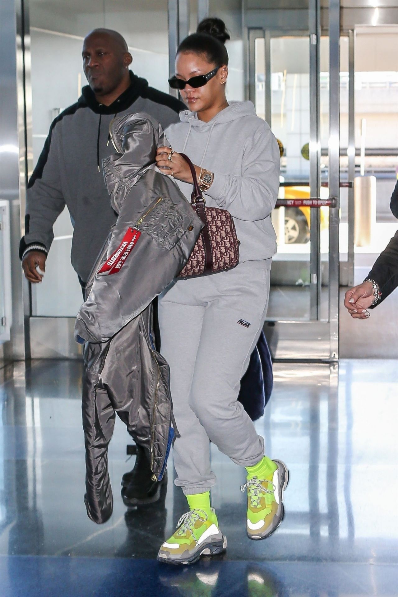 Rihanna at JFK Airport November 18, 2008 – Star Style
