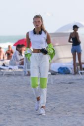 Romee Strijd - Enjoy a Day at the Beach in Miami Beach