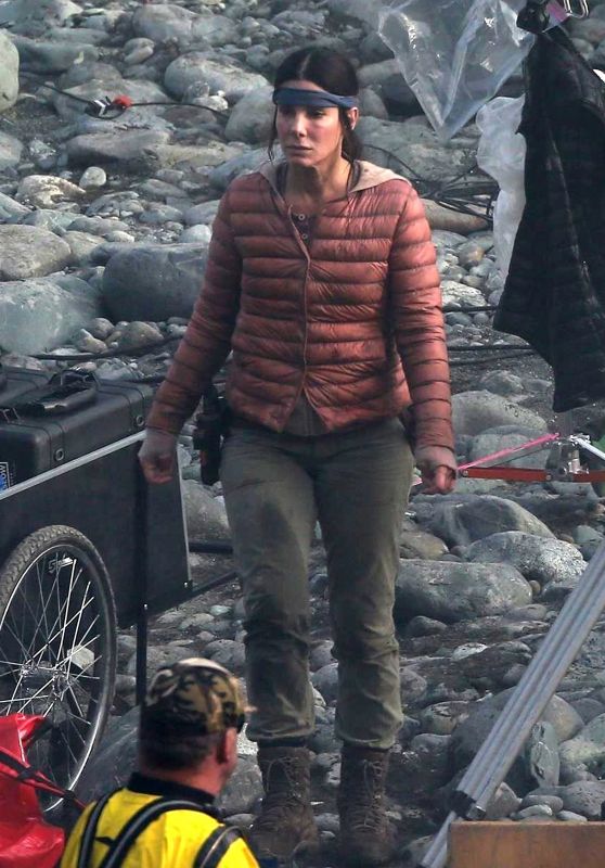 Sandra Bullock Filming Dramatic Scene for "Bird Box" 01/30/2018