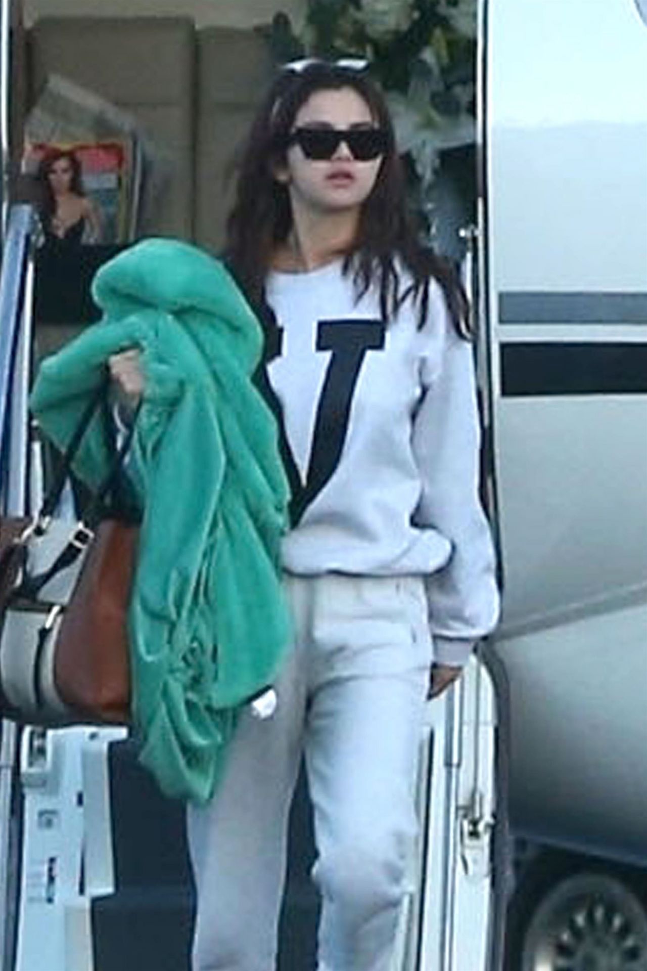 Selena Gomez Aboard a Private Jet in Paris June 24, 2010 – Star Style