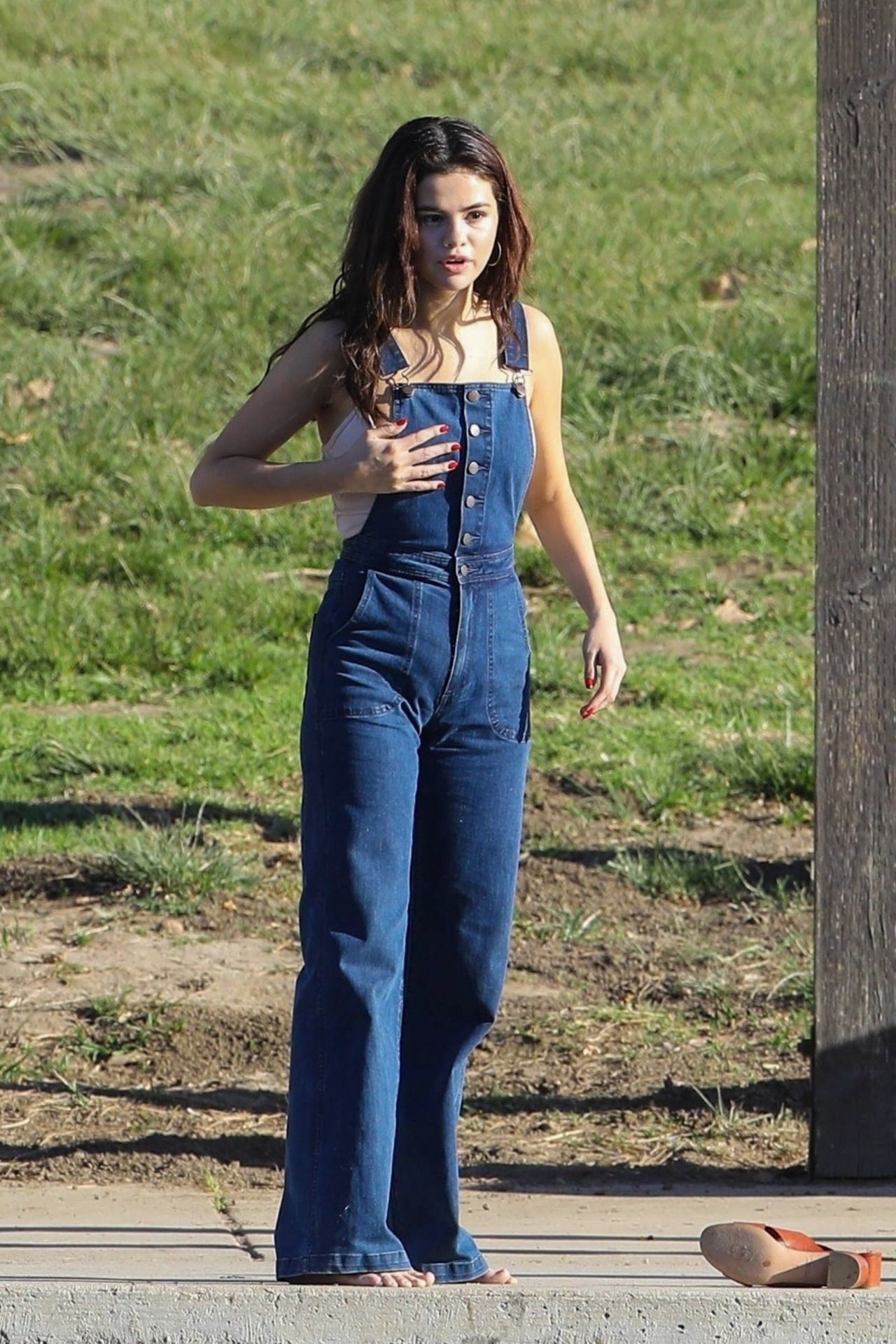 Selena Gomez at Lake Balboa Park in Encino • CelebMafia