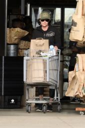 Shannen Doherty in Leggings - Shopping at the Trancas Country Market in Malibu