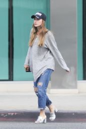 Sofia Vergara in Ripped Jeans - Stops by ABC Pharmacy in Beverly Hills