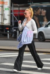Sophie Turner in Casual Outfit - Stroll in New York City 02/20/2018