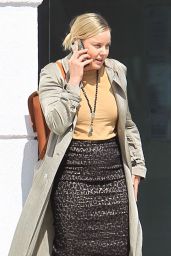Abbie Cornish Chatting on Her Phone in Beverly Hills 03/09/2018