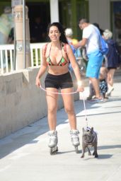 Andrea Calle - Rollerblading in Miami