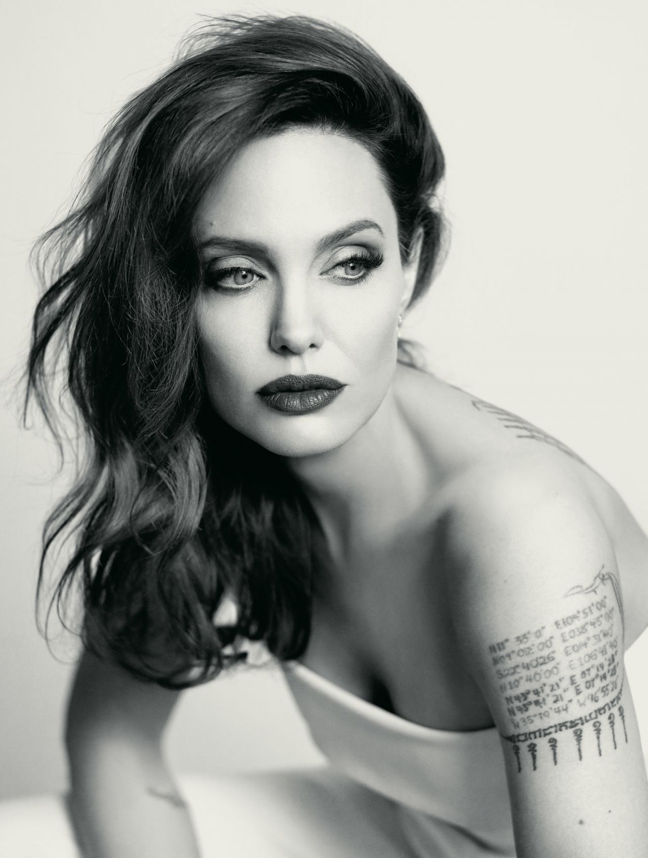 https://celebmafia.com/wp-content/uploads/2018/03/angelina-jolie-photoshoot-for-mon-guerlain-2018-0.jpg